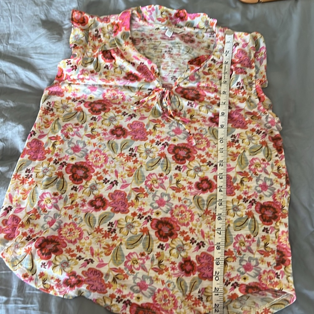 Lucky Brand Floral Flutter Sleeve Women's vneck tie Top blouse size Medium - Picture 6 of 6